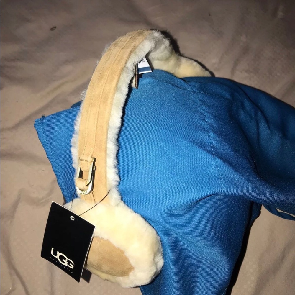 Uggs air muffs
